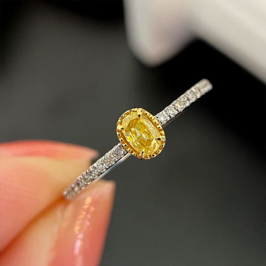 14k Gold 0.30 Ctw Natural Yellow Diamond & Diamond Ring: Ref:230980124 // gold content:14k gold // ring size:7. 25us // // main gemstone:yellow diamond // shape:oval // carat weight:0. 20ct // color:yellow // treatment:natural // // adjacent gemstone 2 :