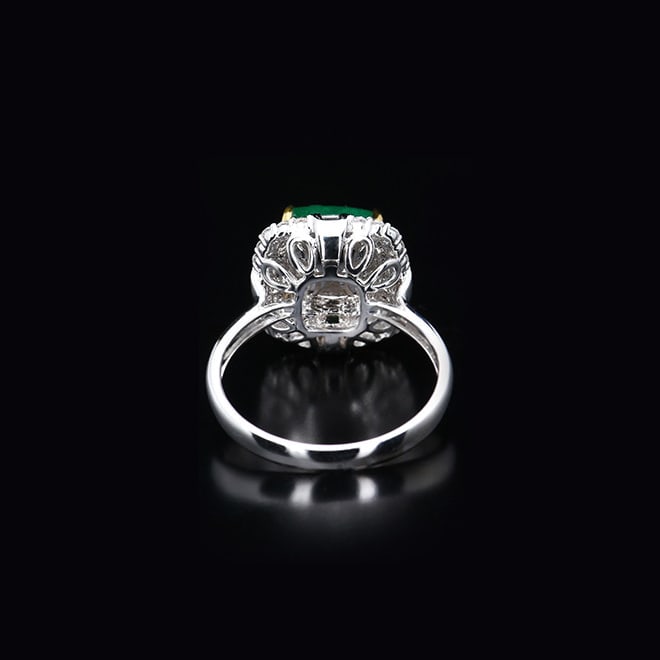 14k Gold 4.79 Ctw Vivid Green Natural Emerald & Diamond Ring - 2