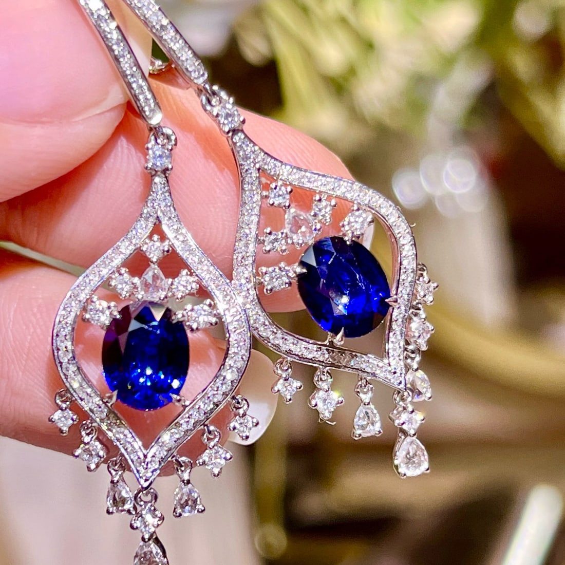 14k Gold 4.22 Ctw Natural Sapphire & Diamond Earrings: Ref:230980140 // gold content:14k gold // main gemstone:sapphire // shape:oval // carat weight:3. 30ct // color:royal blue // treatment:natural // // adjacent gemstone 2 : diamond // number of