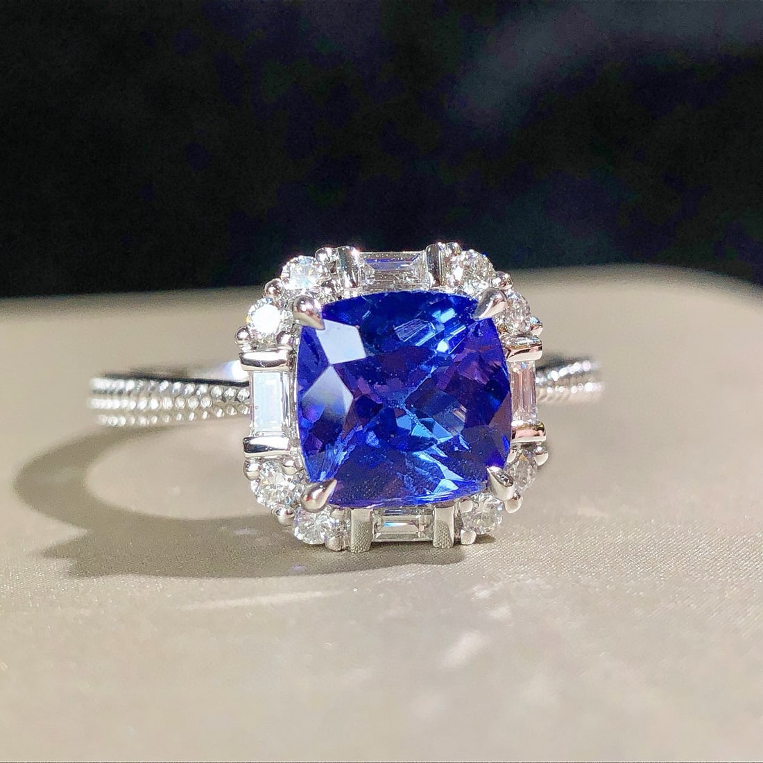 14k Gold 2.00 Ctw Natural Tanzanite & Diamond Ring - 2