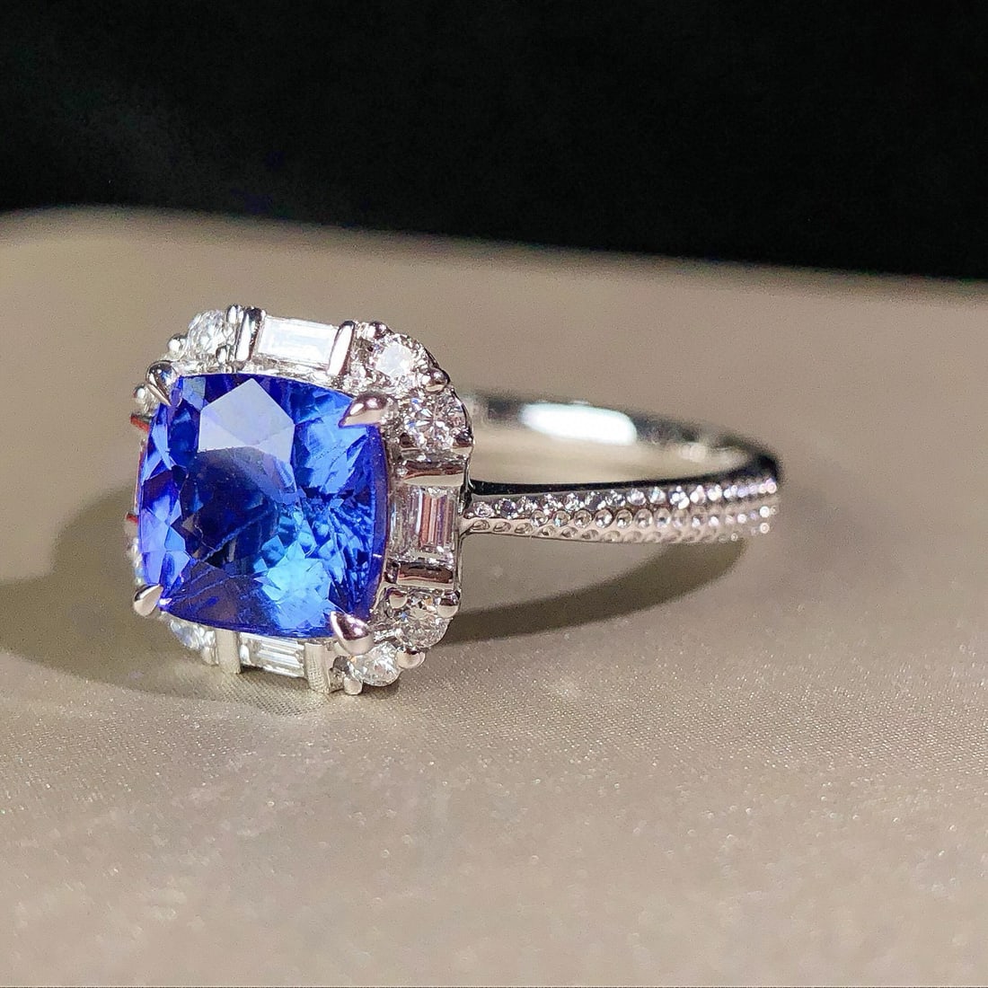 14k Gold 2.00 Ctw Natural Tanzanite & Diamond Ring - 5