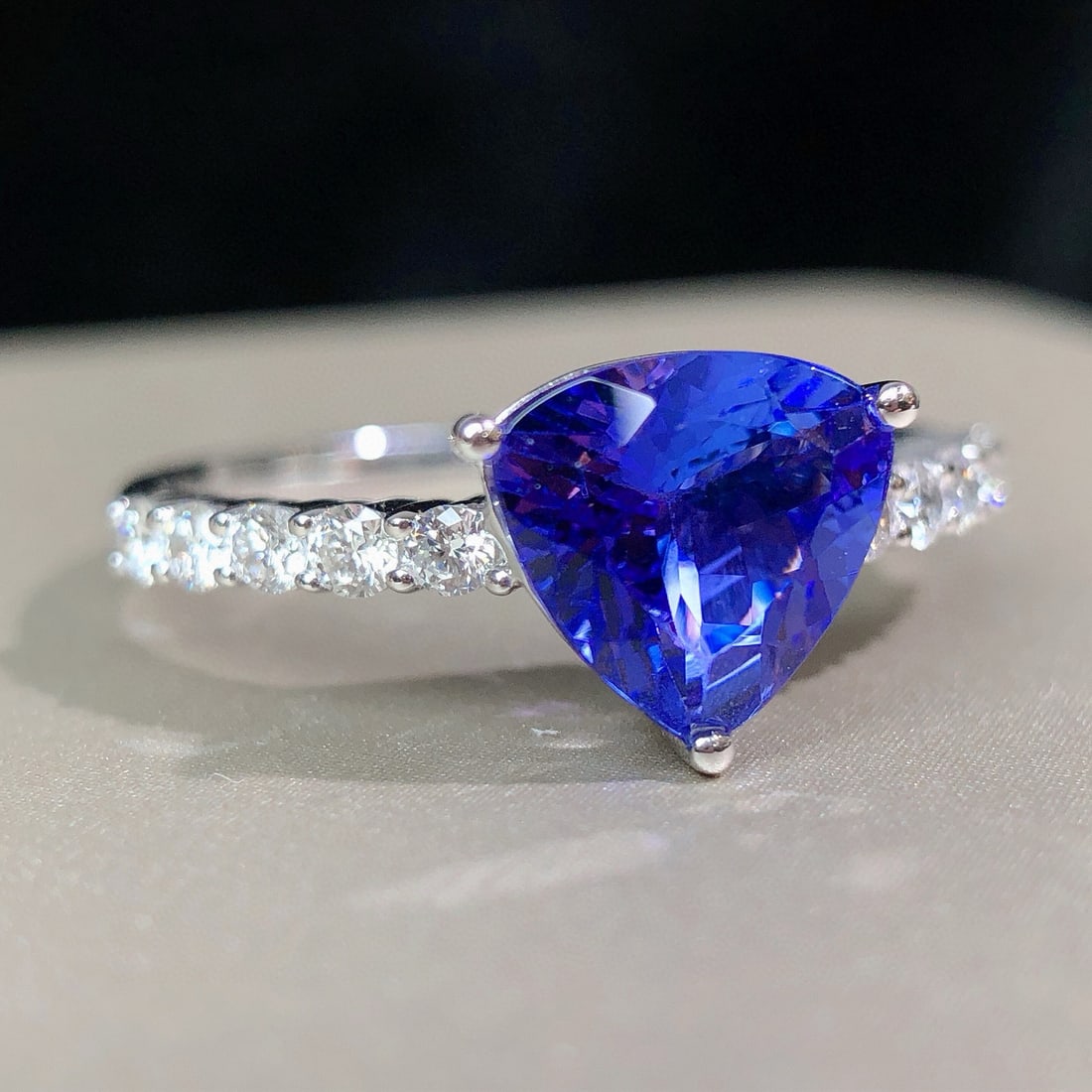 14k Gold 1.88 Ctw Natural Tanzanite & Diamond Ring - 3