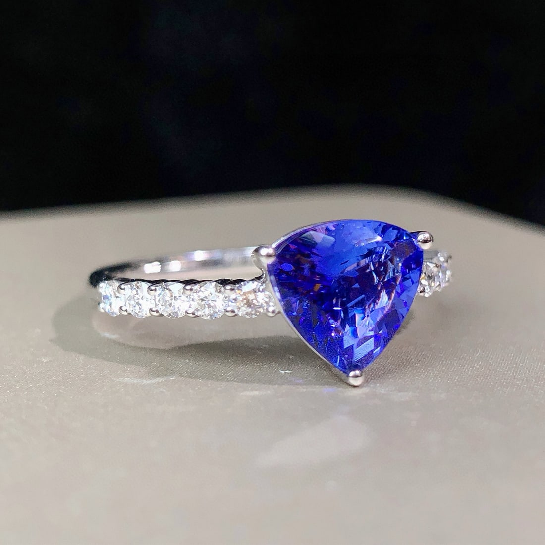 14k Gold 1.88 Ctw Natural Tanzanite & Diamond Ring - 5