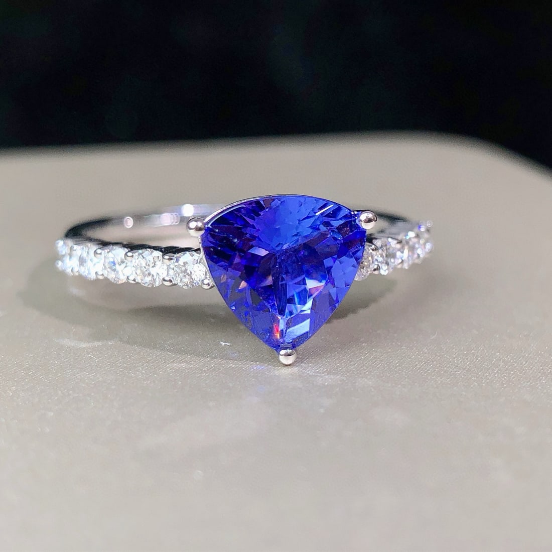 14k Gold 1.88 Ctw Natural Tanzanite & Diamond Ring - 6