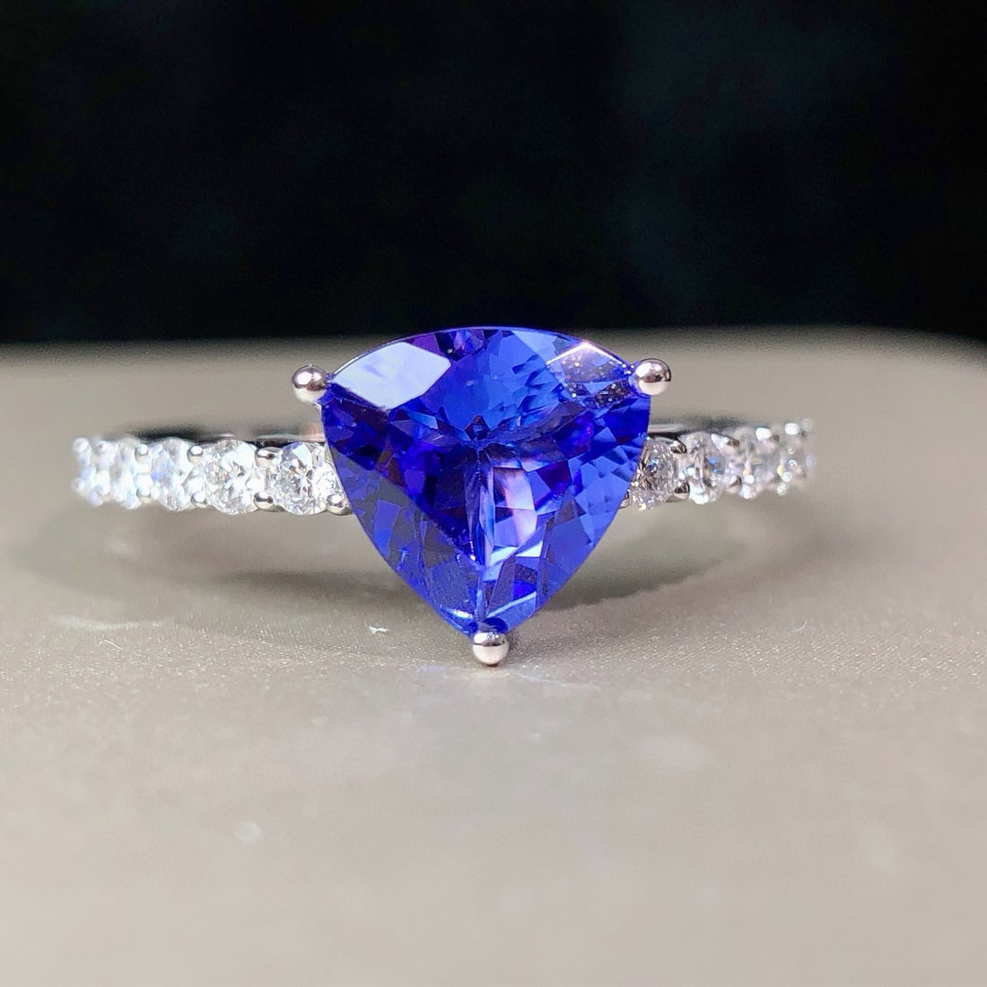 14k Gold 1.88 Ctw Natural Tanzanite & Diamond Ring - 7