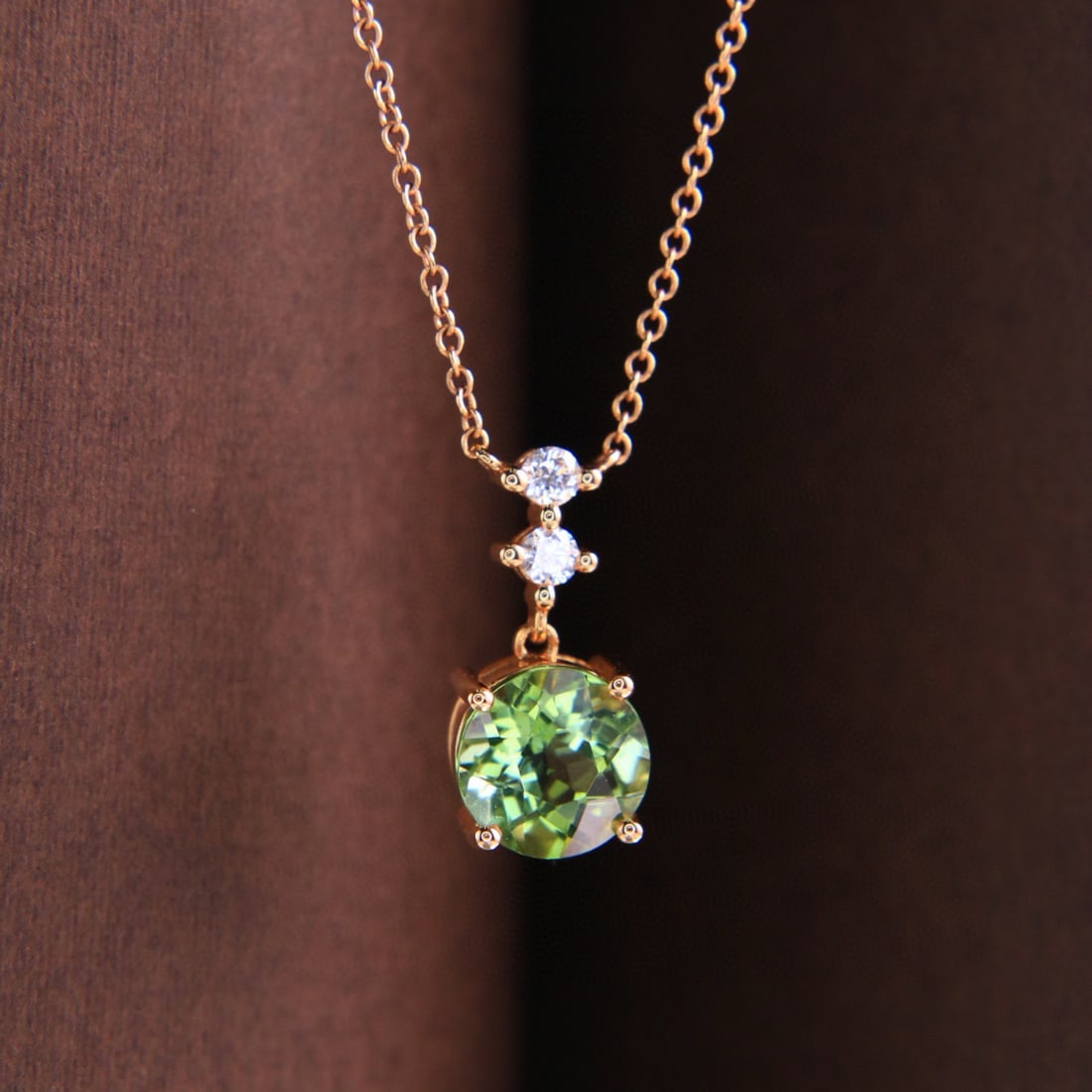 14k Gold 1.50 Ctw Natural Tourmaline & Diamond Necklace: Ref:230980152 // gold content:14k gold // main gemstone:tourmaline // shape:round // carat weight:1. 42ct // color:green // treatment:natural // cut grade:g // // adjacent gemstone 2 : diamond //
