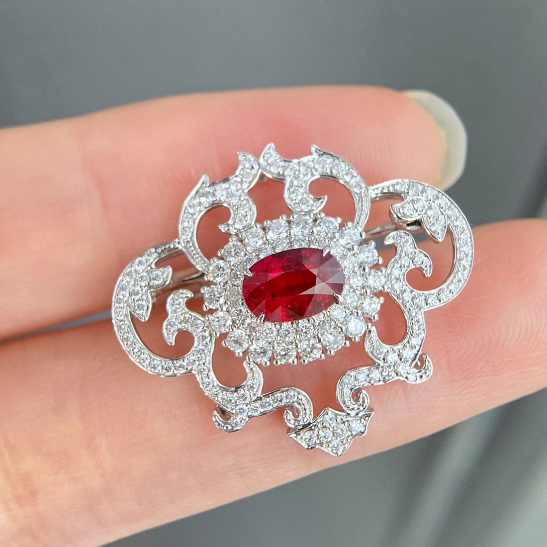 14k Gold 1.55 Ctw Natural Ruby & Diamond Brooch/pendant( Without Chain ): Ref:230980156 // gold content:14k gold // main gemstone:ruby // shape:oval // carat weight:1. 05ct // color:pigeonblood red // treatment:natural // // adjacent gemstone 2 : diamond // shape:round //
