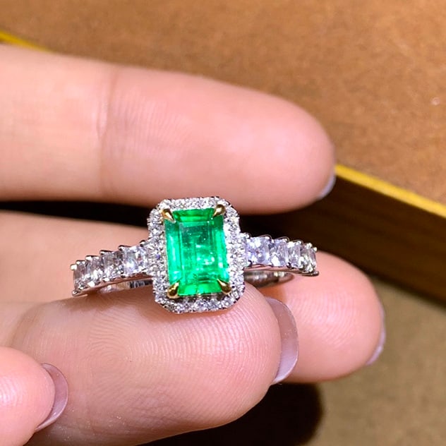 14k Gold 0.98 Ctw Vivid Green Natural Emerald & Diamond Ring - 6
