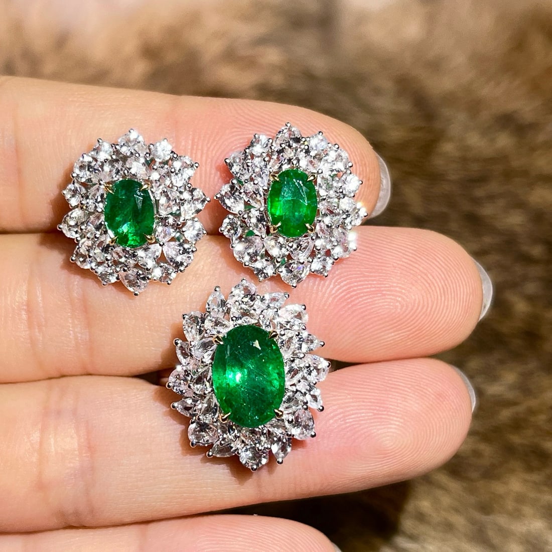 14k Gold 4.3 Ct Vivid Green Natural Emerald & Sapphire Jewelry Set: Ref:230980175 // gold content:14k gold // ring size:7. 25us // // earrings // main gemstone:emerald // shape:oval // carat weight:1. 91ct // color:vivid green // treatment:natural // // adjacent gemst