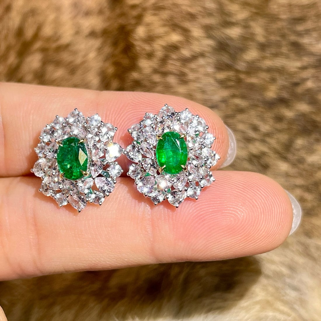 14k Gold 4.3 Ct Vivid Green Natural Emerald & Sapphire Jewelry Set - 4