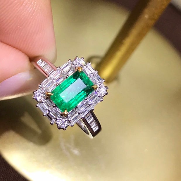 14k Gold 1.72 Ctw Vivid Green Natural Emerald & Diamond Ring - 6