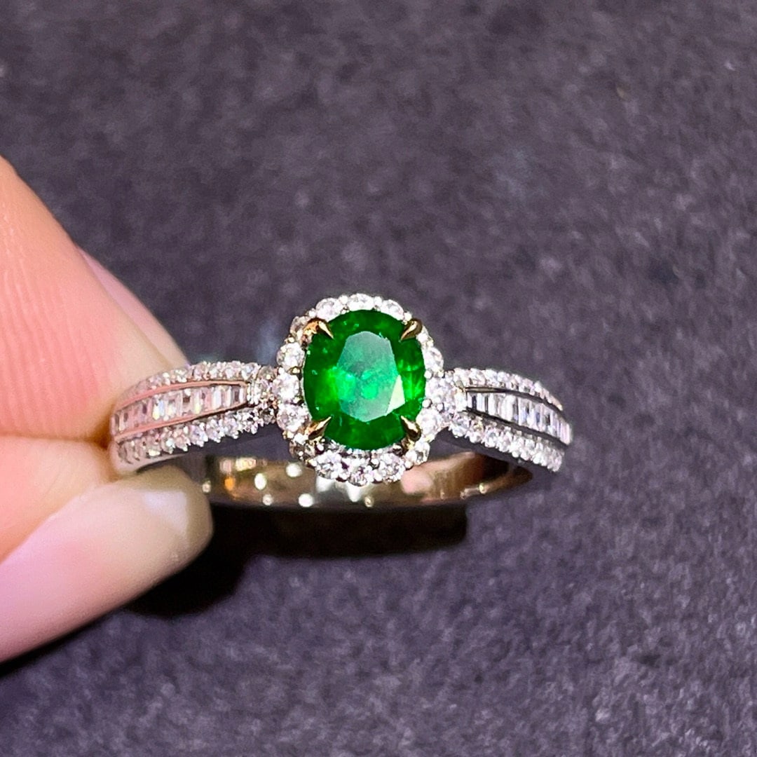 14k Gold 0.92 Ctw Vivid Green Natural Emerald & Diamond Ring - 2