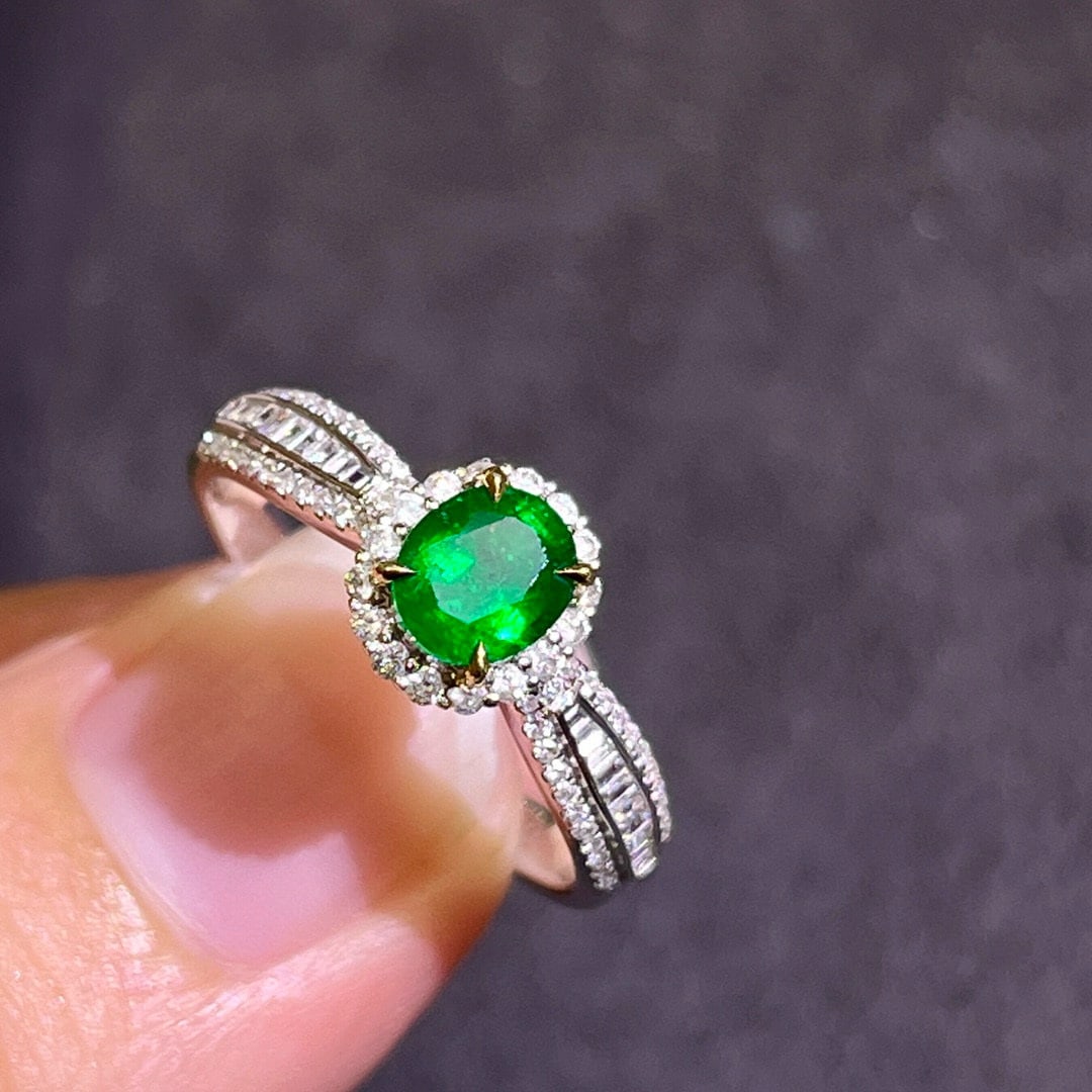 14k Gold 0.92 Ctw Vivid Green Natural Emerald & Diamond Ring - 3