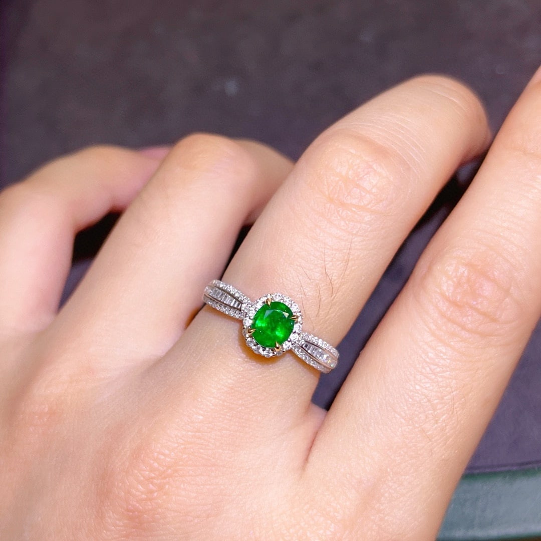 14k Gold 0.92 Ctw Vivid Green Natural Emerald & Diamond Ring - 5