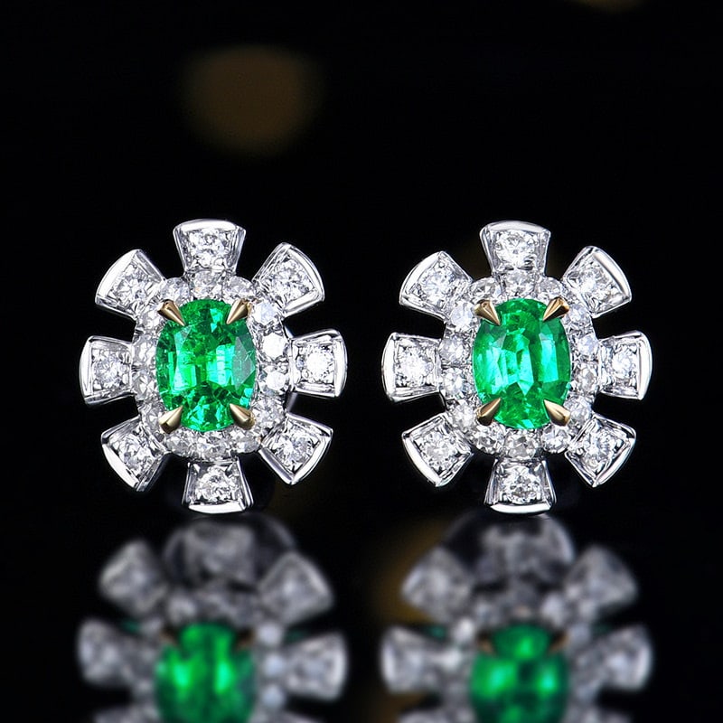 14k Gold 0.66 Ctw Vivid Green Natural Emerald & Diamond Earrings: Ref:230980190 // gold content:14k gold // main gemstone:emerald // shape:oval // carat weight:0. 39ct // color:vivid green // treatment:natural // // adjacent gemstone 2 : diamond // number of