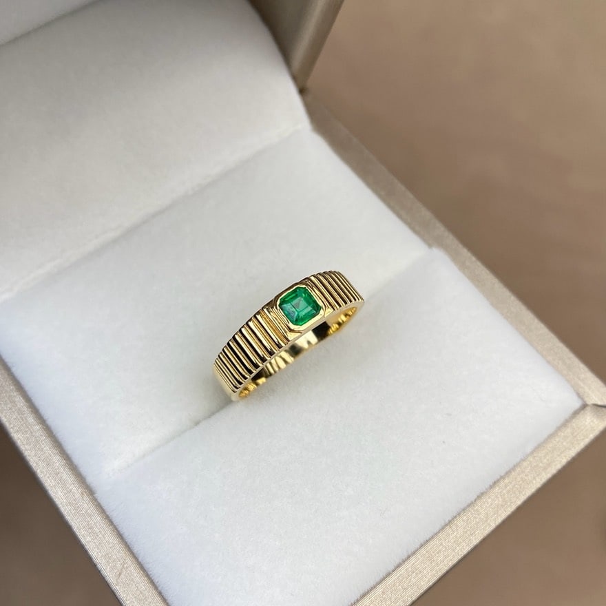 14k Gold 0.28 Ct Vivid Green Natural Emerald Ring - 5