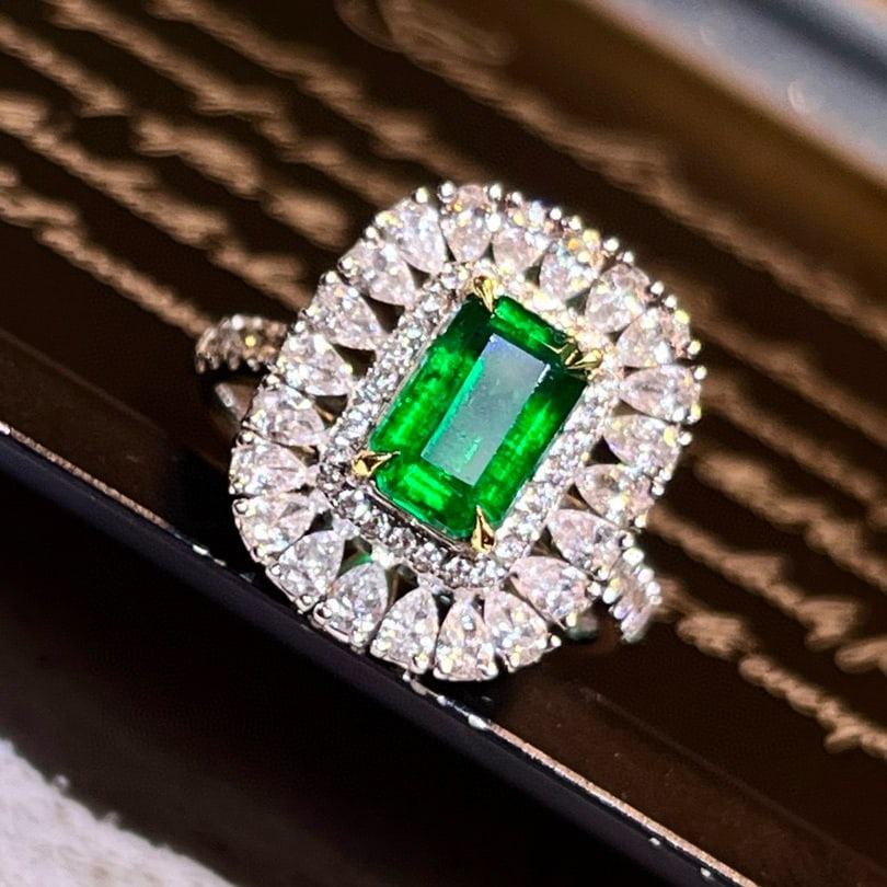 14k Gold 2.67 Ctw Vivid Green Natural Emerald & Diamond Ring: Ref:230980211 // gold content:14k gold // ring size:7. 25us // // main gemstone:emerald // shape:octagonal // carat weight:1. 46ct // color:vivid green // treatment:natural // // adjacent gemstone 2