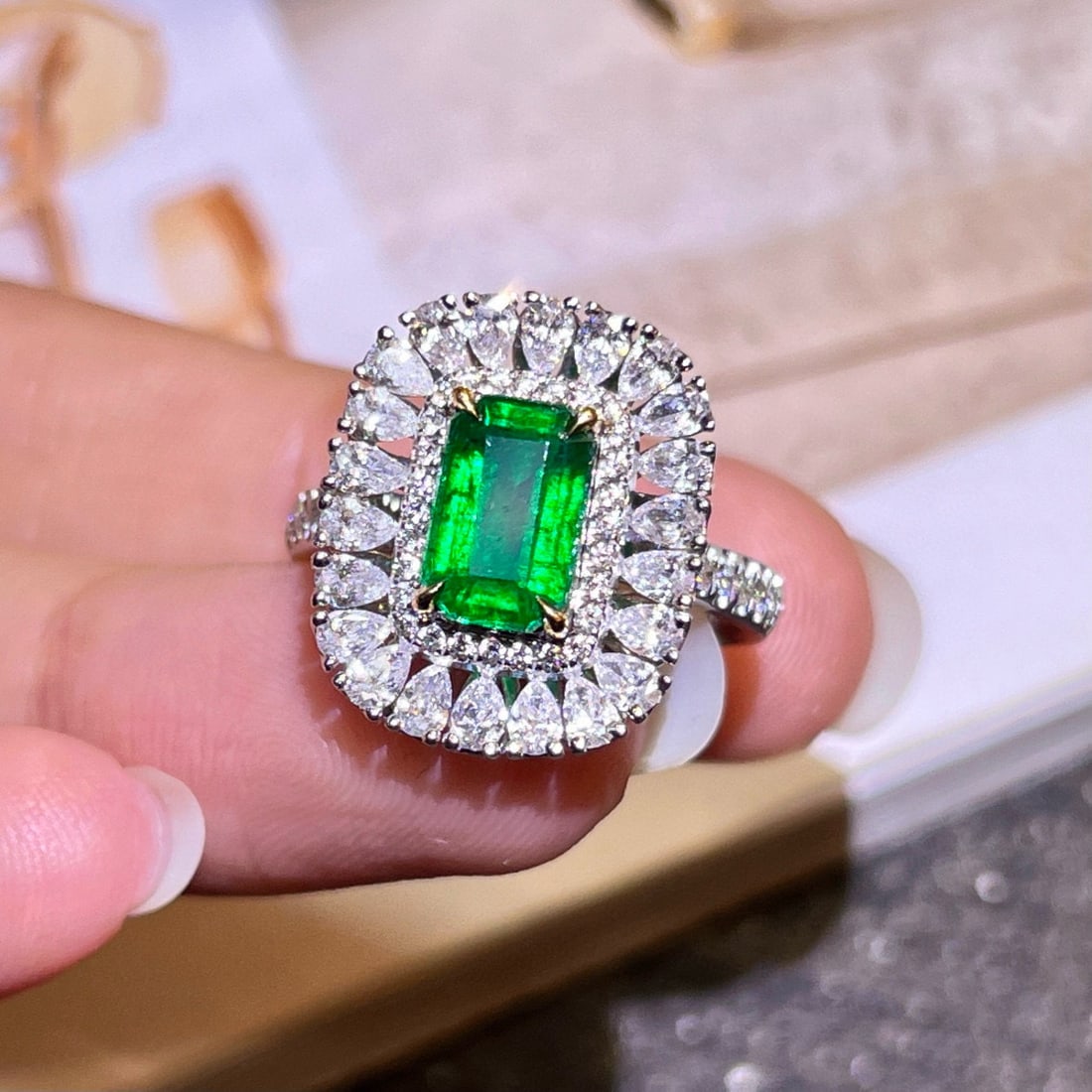 14k Gold 2.67 Ctw Vivid Green Natural Emerald & Diamond Ring - 2