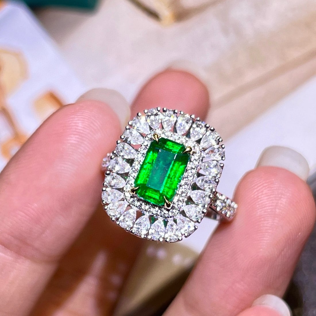 14k Gold 2.67 Ctw Vivid Green Natural Emerald & Diamond Ring - 3