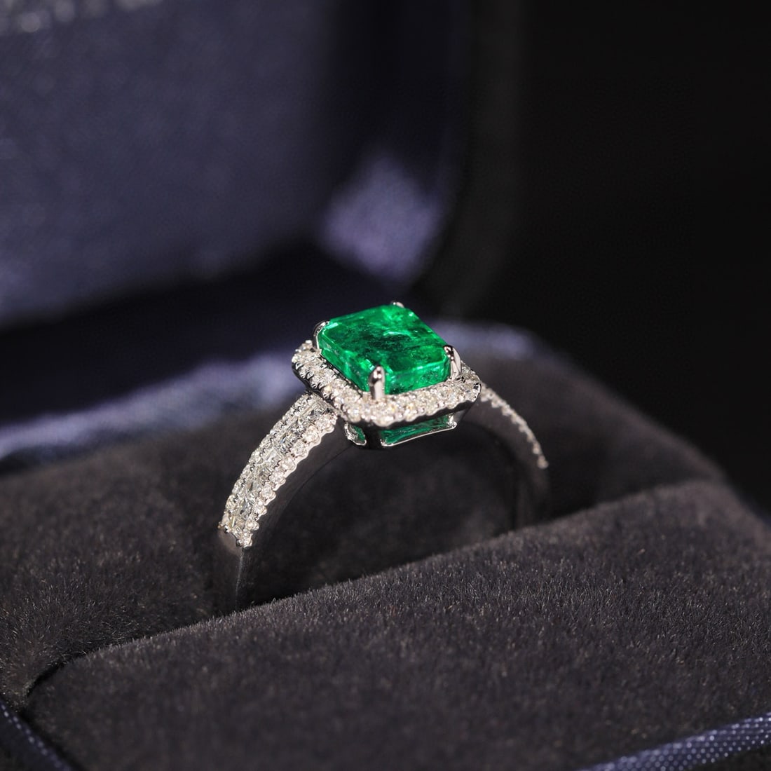14k Gold 1.43 Ct Vivid Green Natural Emerald & Diamond Ring - 4