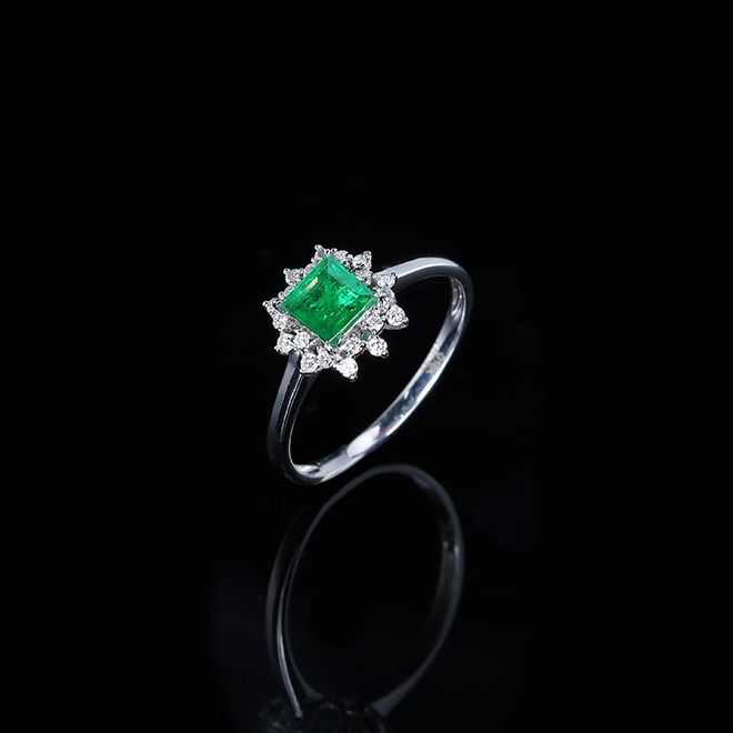 14k Gold 0.7 Ctw Vivid Green Natural Emerald & Diamond Ring - 2