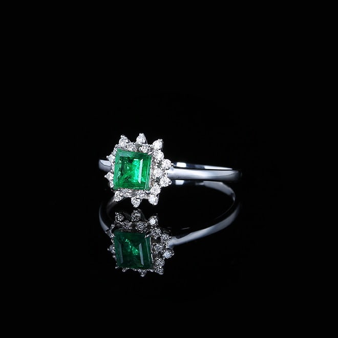 14k Gold 0.7 Ctw Vivid Green Natural Emerald & Diamond Ring - 4