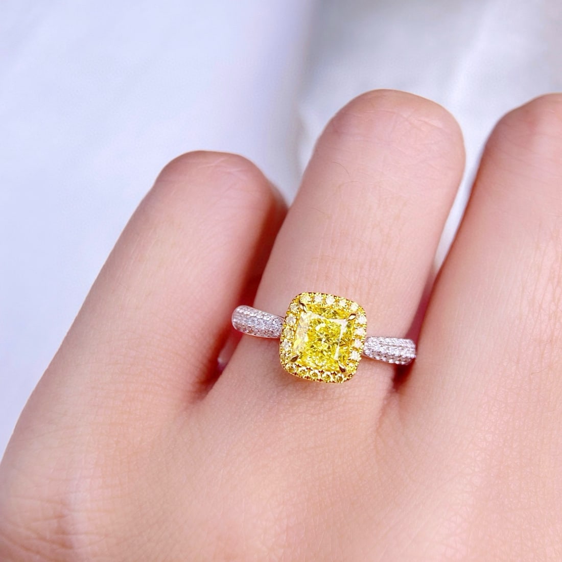 Gia Certified 14k Gold 1.29 Ctw Natural Yellow Diamond & Diamond Ring: Ref:230980250 // gold content:14k gold // ring size:7. 25us // // main gemstone:yellow diamond // certified:gia // shape:cushion // carat weight:1. 00ct // clarity grade:vs2 // color:yellow //