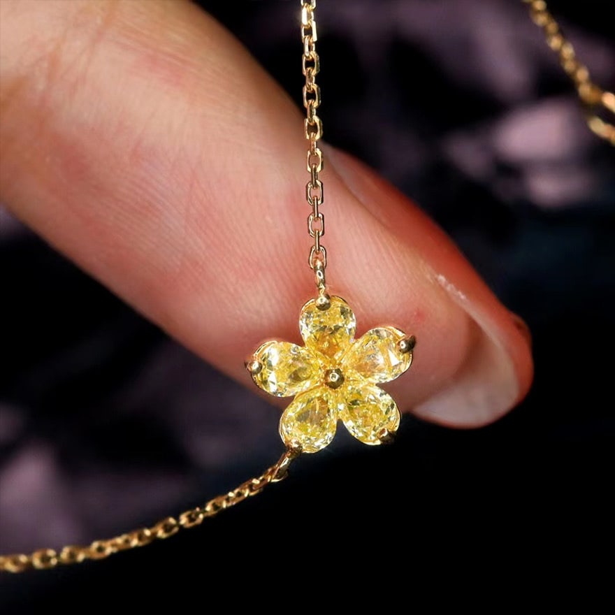 14k Gold 0.40 Ct Natural Yellow Diamond Necklace: Ref:230980253 // gold content:14k gold // main gemstone:yellow diamond // shape:pear // carat weight:0. 40ct // color:yellow // treatment:natural // Low Estimate: 2400 Condition: New High Estimate: