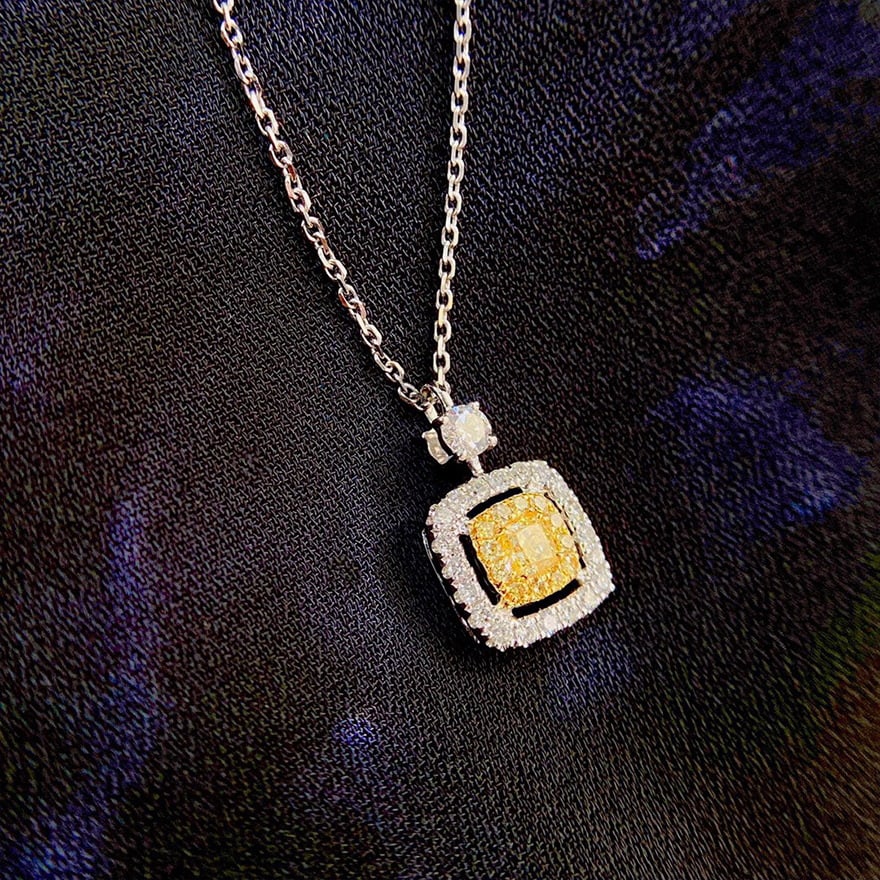 14k Gold 0.45 Ct Natural Color Diamond Pendant( Without Chain ): Ref:230980255 // gold content:14k gold // main gemstone:diamond // shape:multiply // carat weight:0. 45ct // clarity grade:vs-si // color:color // treatment:natural // Low Estimate: 2600 Condition:
