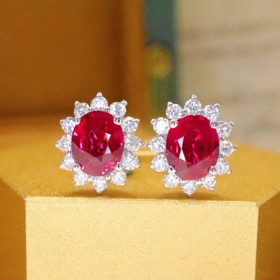 14k Gold 1.46 Ctw Natural Ruby & Diamond Earrings: Ref:230980262 // gold content:14k gold // main gemstone:ruby // shape:oval // carat weight:1. 1ct // color:pigeonblood red // treatment:natural // // adjacent gemstone 2 : diamond // number of stones: