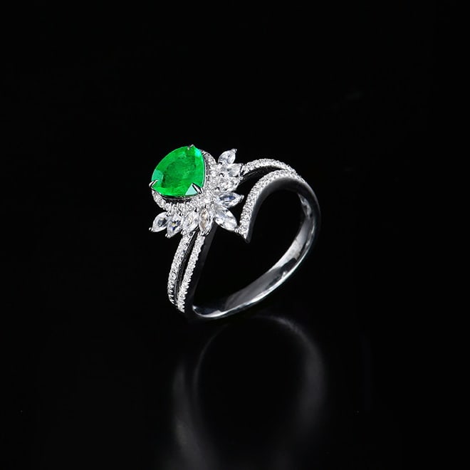 14k Gold 0.83 Ctw Vivid Green Natural Emerald & Diamond Ring - 3