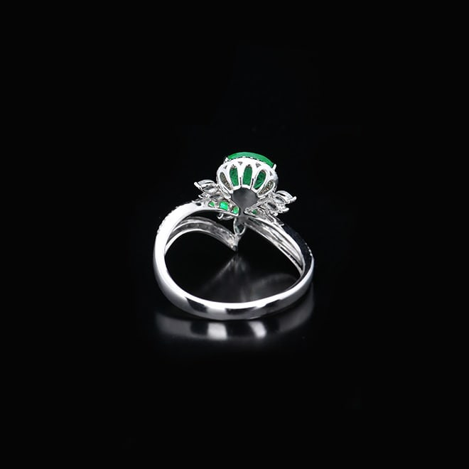 14k Gold 0.83 Ctw Vivid Green Natural Emerald & Diamond Ring - 4