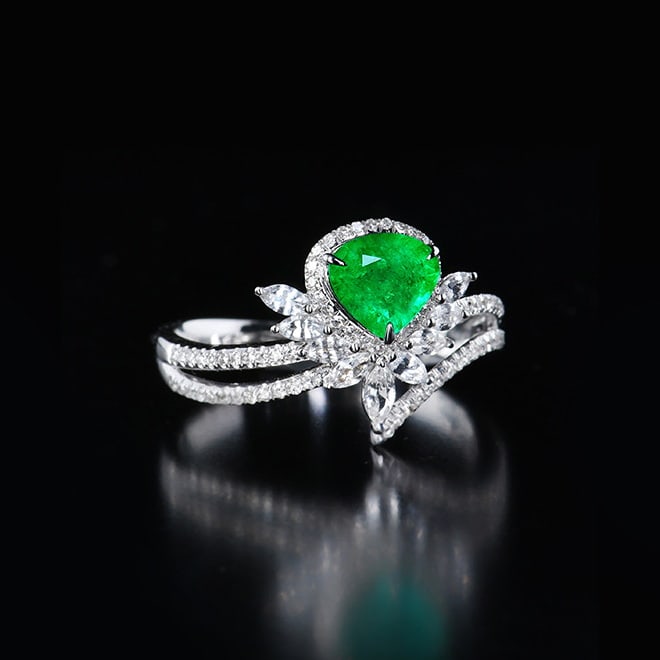 14k Gold 0.83 Ctw Vivid Green Natural Emerald & Diamond Ring - 5