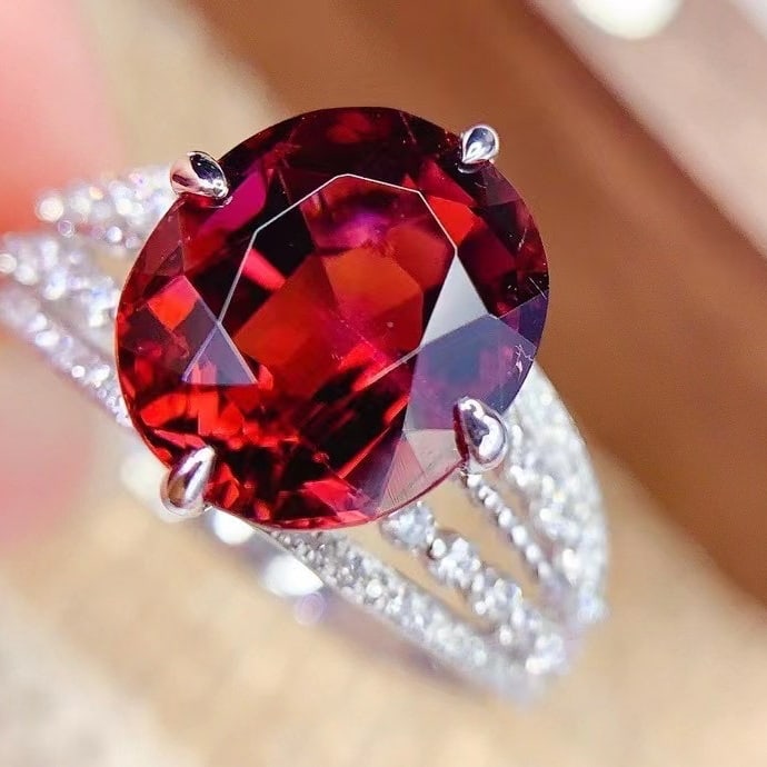 14k Gold 4.8 Ct Natural Tourmaline & Diamond Ring: Ref:230980336 // gold content:14k gold // ring size:7. 25us // // main gemstone:tourmaline // shape:oval // carat weight:4. 8ct // color:red // treatment:natural // // adjacent gemstone 2 : diamond //
