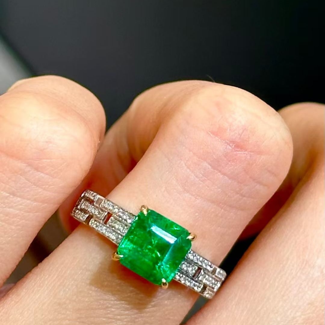 14k Gold 1.8 Ct Vivid Green Natural Emerald & Diamond Ring - 7