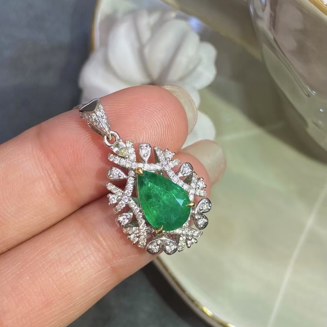 14k Gold 1.77 Ctw Vivid Green Natural Emerald & Sapphire Pendant( Without Chain ) - 2