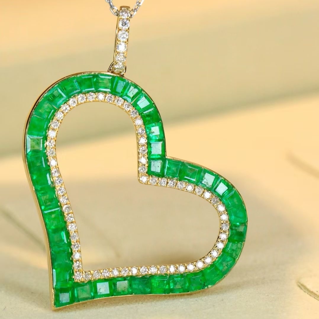 14k Gold 3.6 Ctw Vivid Green Natural Emerald & Diamond Pendant( Without Chain ): Ref:230980354 // gold content:14k gold // main gemstone:emerald // shape:square // carat weight:3. 3ct // color:vivid green // treatment:natural // // adjacent gemstone 2 : diamond // shape:round //