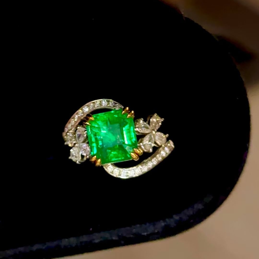 14k Gold 2.35 Ct Vivid Green Natural Emerald & Diamond Ring - 2