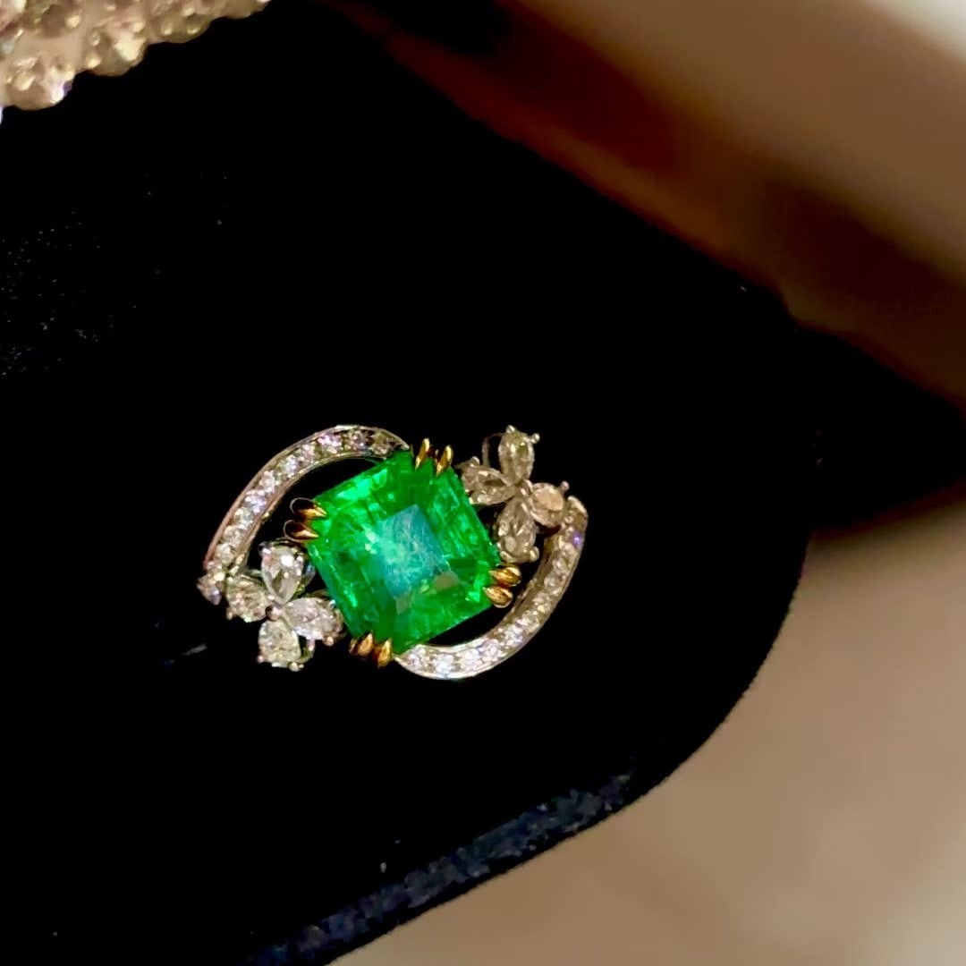 14k Gold 2.35 Ct Vivid Green Natural Emerald & Diamond Ring - 3