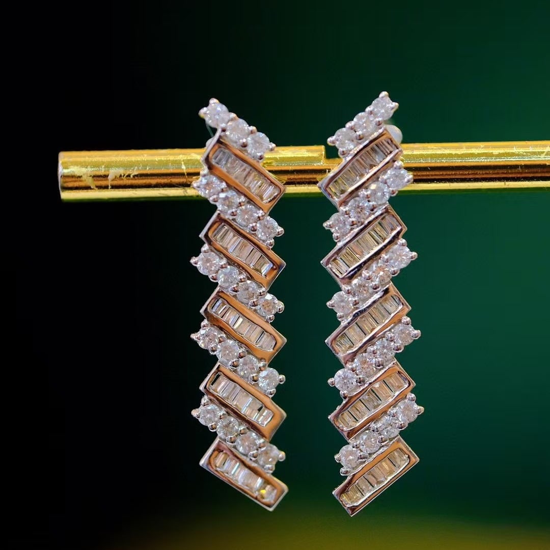 14k Gold 0.68 Ct Natural H Diamond Earrings: Ref:230980390 // gold content:14k gold // main gemstone:diamond // shape:multiply // carat weight:0. 68ct // clarity grade:vs-si // color:h // treatment:natural // Condition: New High Estimate: 2800