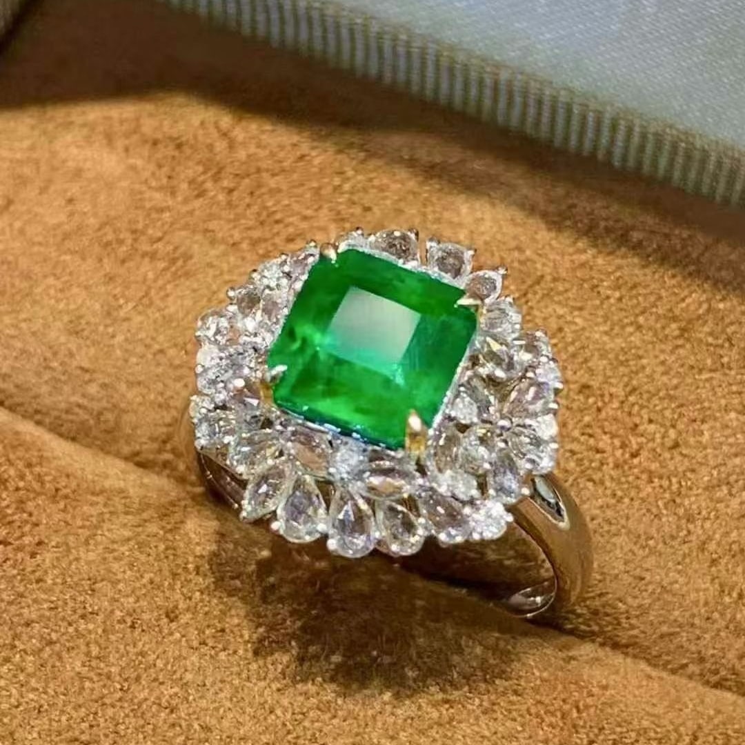 14k Gold 2.1 Ct Vivid Green Natural Emerald & Sapphire & Diamond Ring - 2