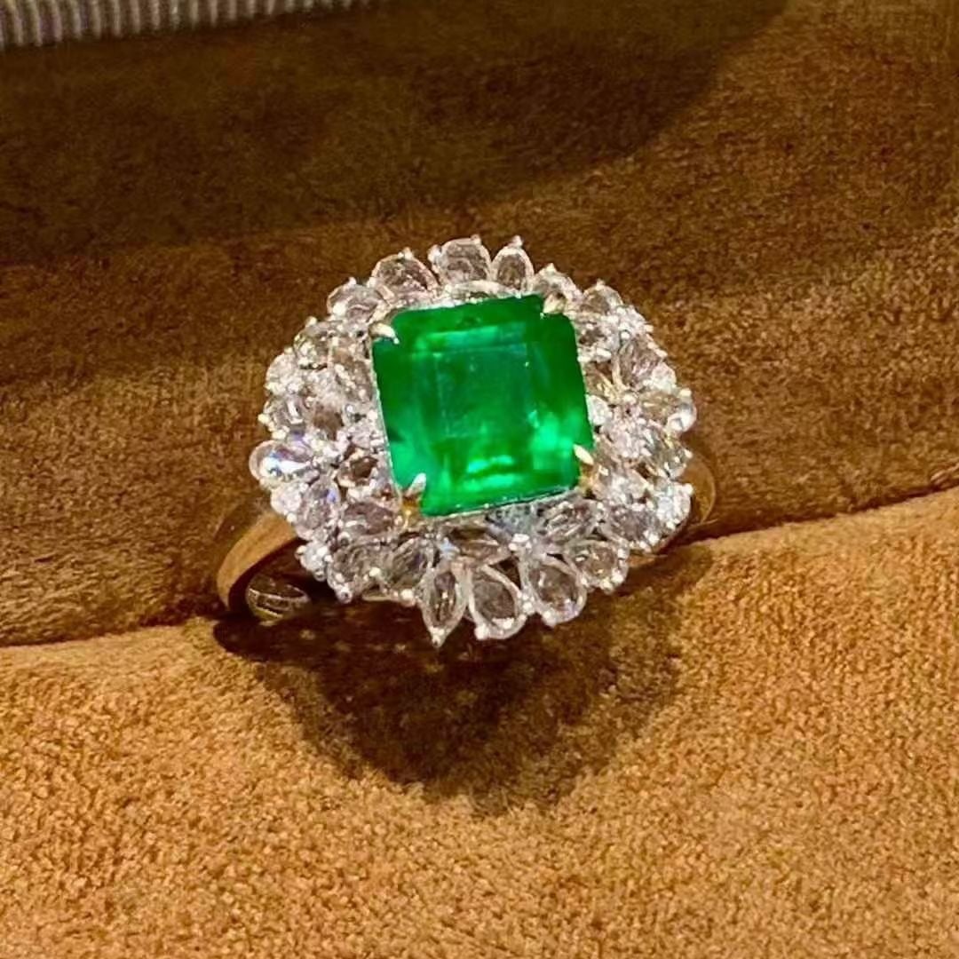 14k Gold 2.1 Ct Vivid Green Natural Emerald & Sapphire & Diamond Ring - 4