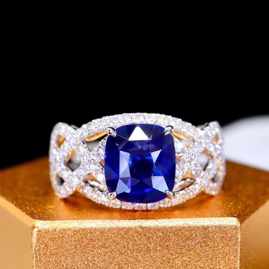 14k Gold 2.60 Ctw Natural Sapphire & Diamond Ring: Ref:230980418 // gold content:14k gold // ring size:7. 25us // // main gemstone:sapphire // shape:cushion // carat weight:2. 00ct // color:royal blue // treatment:natural // // adjacent gemstone 2 :