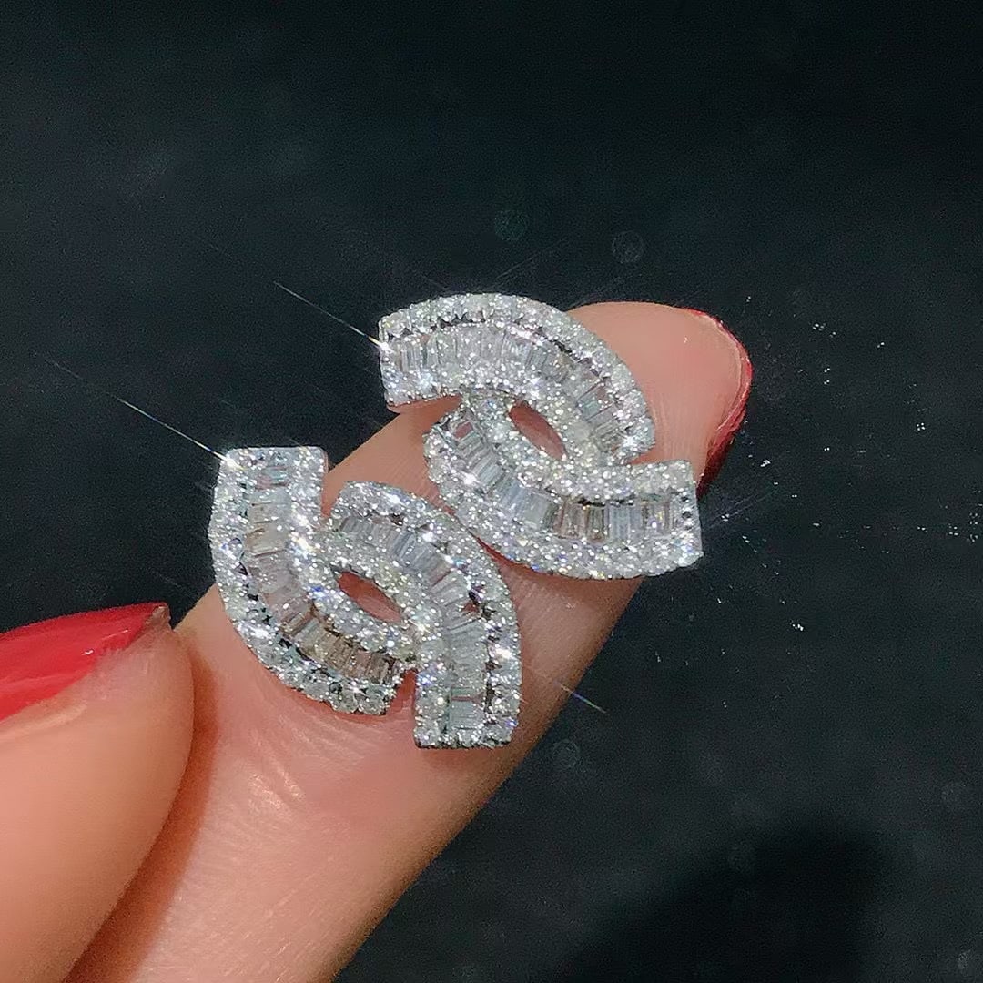 14k Gold 0.7 Ct Natural H Diamond Earrings: Ref:230980420 // gold content:14k gold // main gemstone:diamond // shape:multiply // carat weight:0. 7ct // clarity grade:vs-si // color:h // treatment:natural // Condition: New High Estimate: 2800