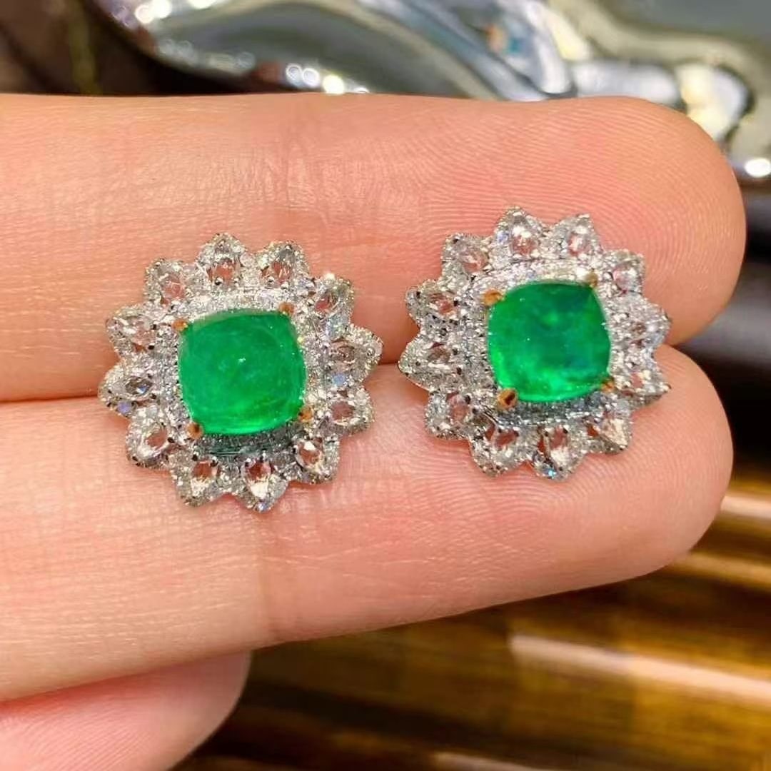 14k Gold 2.49 Ct Vivid Green Natural Emerald & Diamond & Sapphire Earrings: Ref:230980430 // gold content:14k gold // main gemstone:emerald // shape:suger-loaf // carat weight:2. 49ct // color:vivid green // treatment:natural // // adjacent gemstone 2 : diamond // shape:round