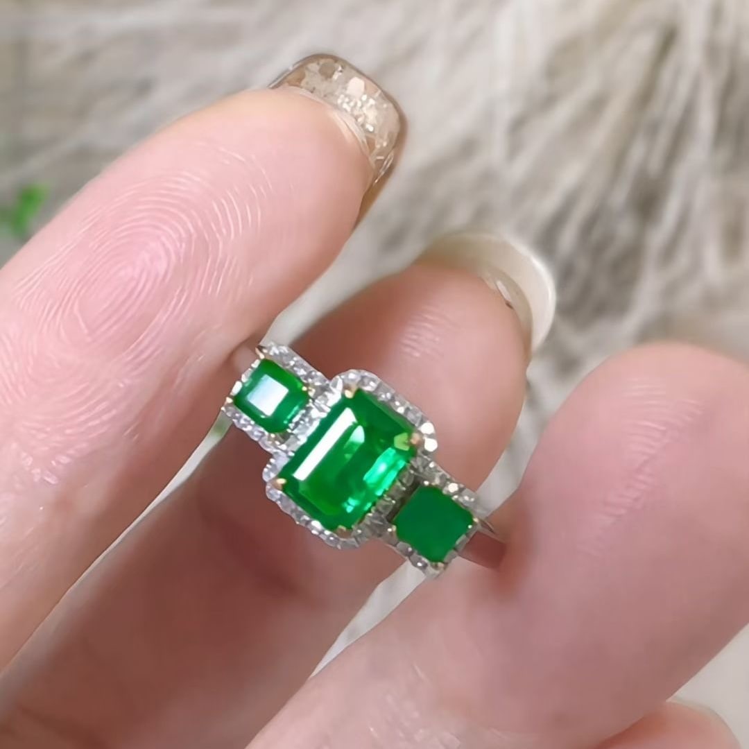 14k Gold 1 Ct Vivid Green Natural Emerald & Diamond Ring - 2