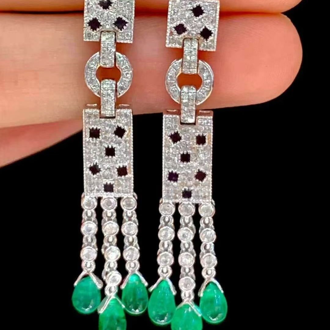 14k Gold 3.2 Ct Natural Emerald & Diamond Earrings: Ref:230980433 // gold content:14k gold // main gemstone:emerald // shape:pear // carat weight:3. 2ct // color:green // treatment:natural // // adjacent gemstone 2 : diamond // shape:round // clarity