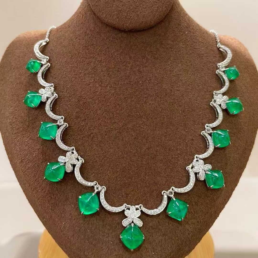 14k Gold 10.57 Ct Natural Emerald & Diamond & Sapphire Necklace: Ref:231147001 // gold content:14k gold // main gemstone:emerald // shape:sugar-loaf // carat weight:10. 57ct // color:green // treatment:natural // // adjacent gemstone 2 : diamond // shape:round //