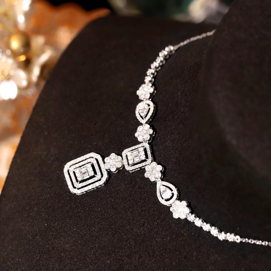 14k Gold 1.7 Ct Natural H Diamond Necklace: Ref:231147011 // gold content:14k gold // main gemstone:diamond // shape:multiple // carat weight:1. 7ct // clarity grade:vs-si // color:h // treatment:natural // Condition: New Low Estimate: 5900.00 