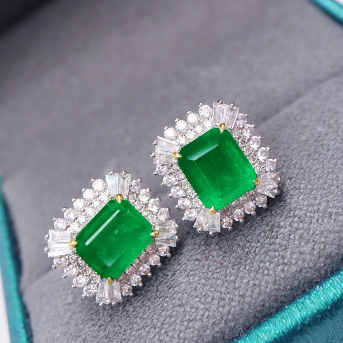 14k Gold 2.92 Ctw Vivid Green Natural Emerald & Diamond Earrings - 3
